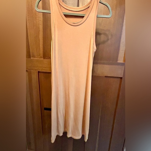Elegant Tan Women's sleeveless dress size small - Picture 2 of 4